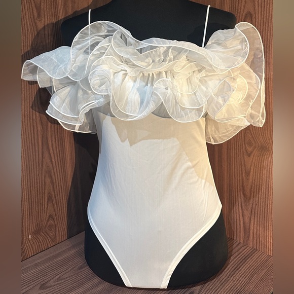 PrettyLittleThing - Extreme Frill Edge Bodysuit - Brand New - Picture 1 of 8